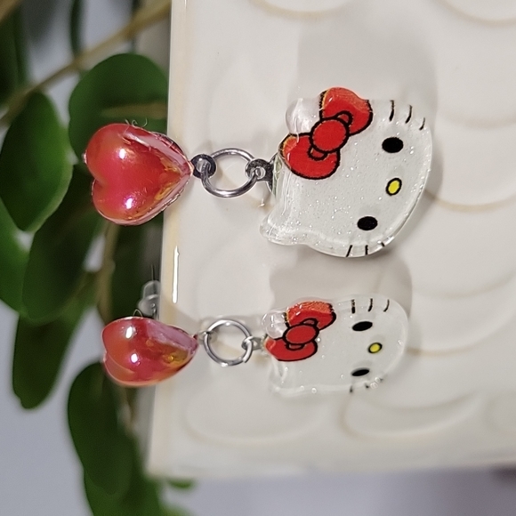 Hello Kitty Drop Earrings - Picture 4 of 5